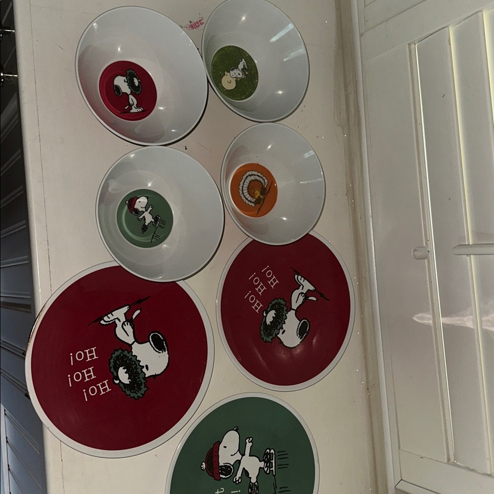 Pottery Barn Kids set of 3 Peanuts Holiday Snoopy Plates iRed Green 4 bowls